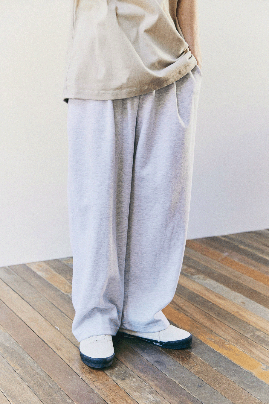 SET]One Tuck Wide Sweat Pants | KRAZZY